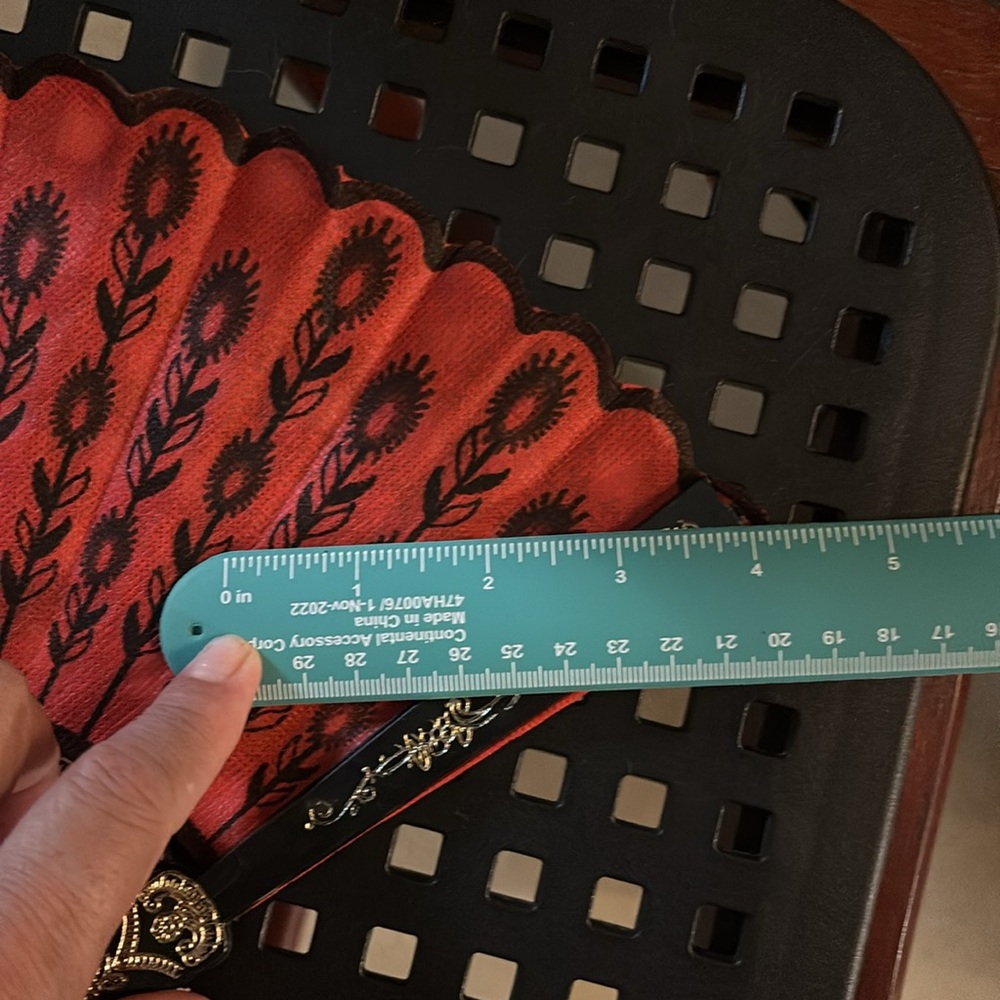 Elegant Red and Black Hand Fan - Picture 5 of 5